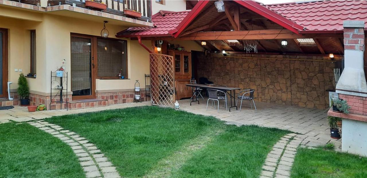 Hôtel Bella Daria à Cîmpulung Extérieur photo