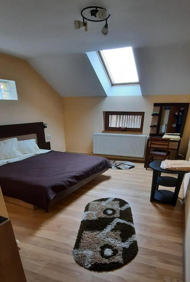 Hôtel Bella Daria à Cîmpulung Extérieur photo